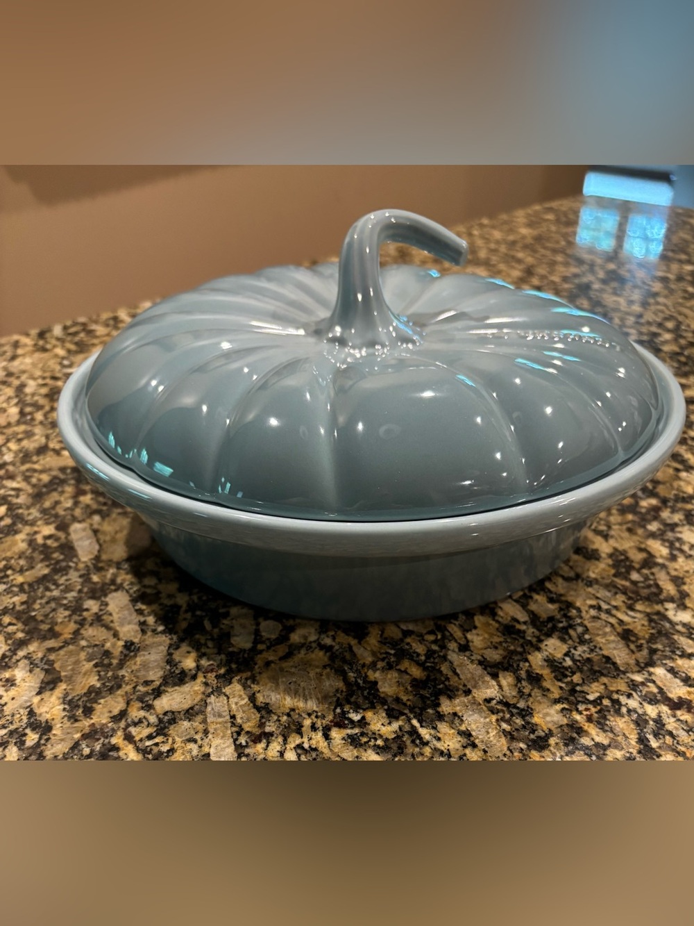 NWT Le Creuset  Pumpkin casserole/pie Dish with Lid